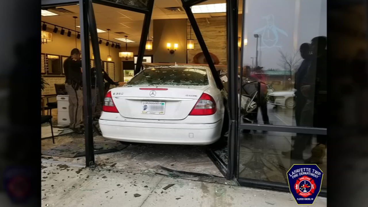Car into Floyds Knobs biz 2.jpg